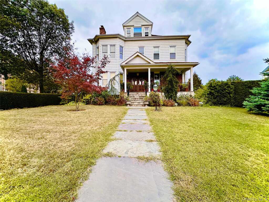 4 Bancker Place, Unit #2, New Rochelle, NY 10805