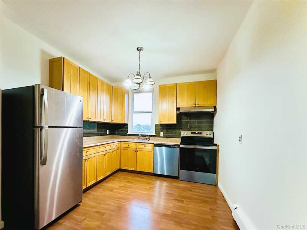 4 Bancker Place, Unit #2, New Rochelle, NY 10805 - Photo 5 of 17