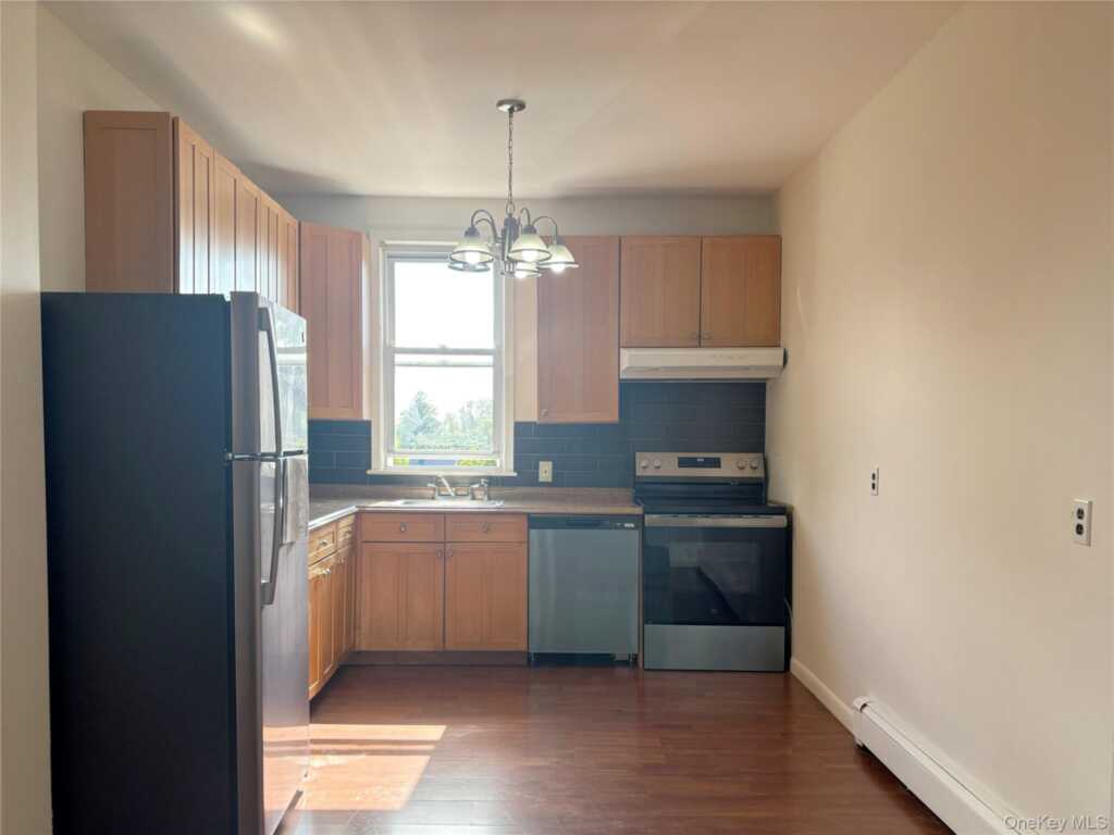 4 Bancker Place, Unit #2, New Rochelle, NY 10805 - Photo 7 of 17
