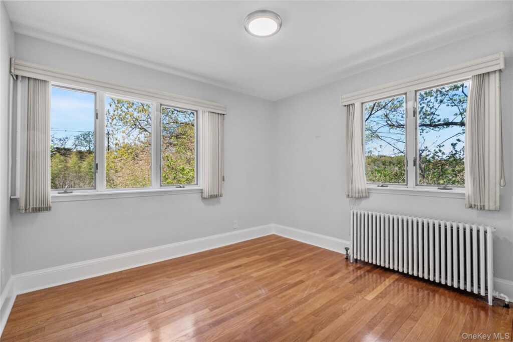 515 Mountainview Avenue, Valley Cottage, NY 10989 - Photo 10 of 48