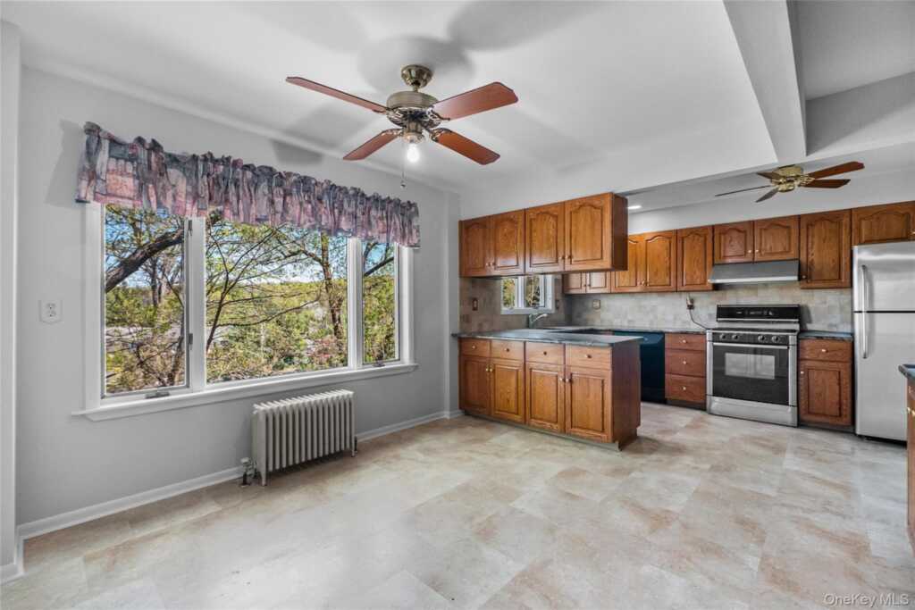 515 Mountainview Avenue, Valley Cottage, NY 10989 - Photo 13 of 48