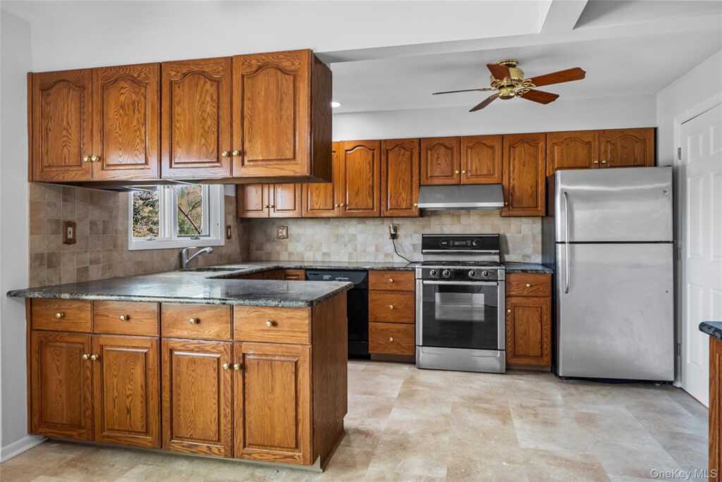 515 Mountainview Avenue, Valley Cottage, NY 10989 - Photo 16 of 48