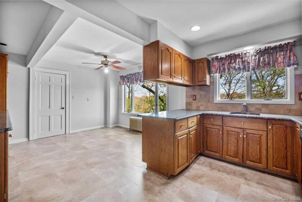 515 Mountainview Avenue, Valley Cottage, NY 10989 - Photo 18 of 48