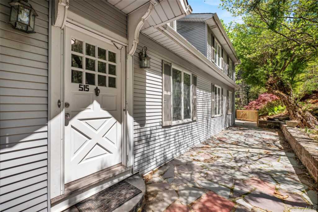 515 Mountainview Avenue, Valley Cottage, NY 10989 - Photo 2 of 48