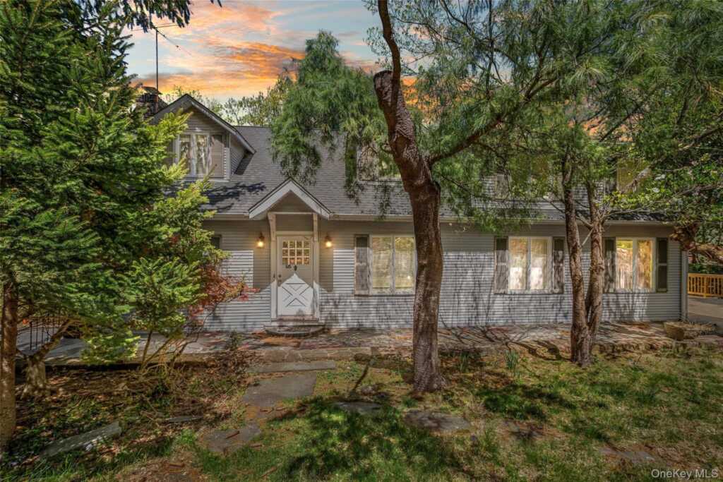 515 Mountainview Avenue, Valley Cottage, NY 10989 - Photo 3 of 48