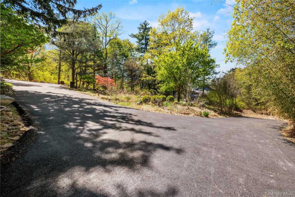 515 Mountainview Avenue, Valley Cottage, NY 10989 - Photo 41 of 48