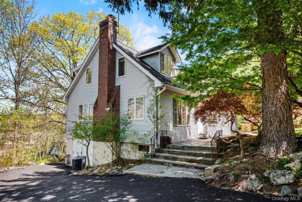 515 Mountainview Avenue, Valley Cottage, NY 10989 - Photo 5 of 48