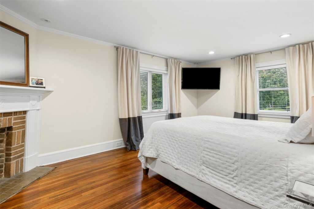 20 Elk Avenue, New Rochelle, NY 10804 - Photo 25 of 47