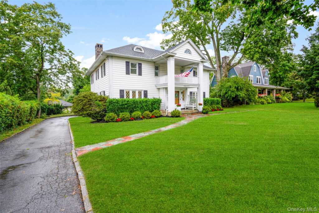20 Elk Avenue, New Rochelle, NY 10804 - Photo 3 of 47