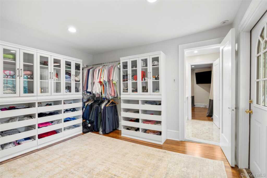 20 Elk Avenue, New Rochelle, NY 10804 - Photo 30 of 47