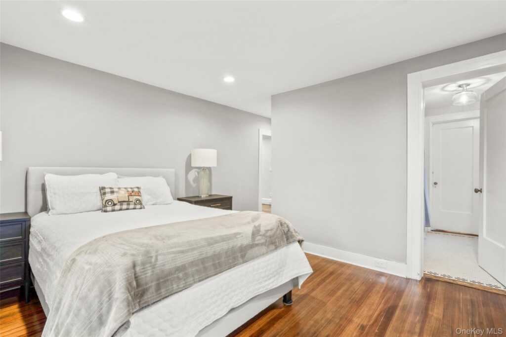 20 Elk Avenue, New Rochelle, NY 10804 - Photo 34 of 47