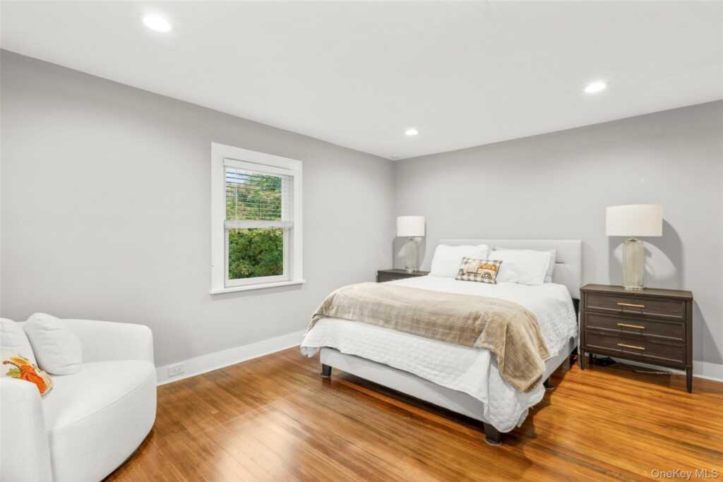 20 Elk Avenue, New Rochelle, NY 10804 - Photo 35 of 47