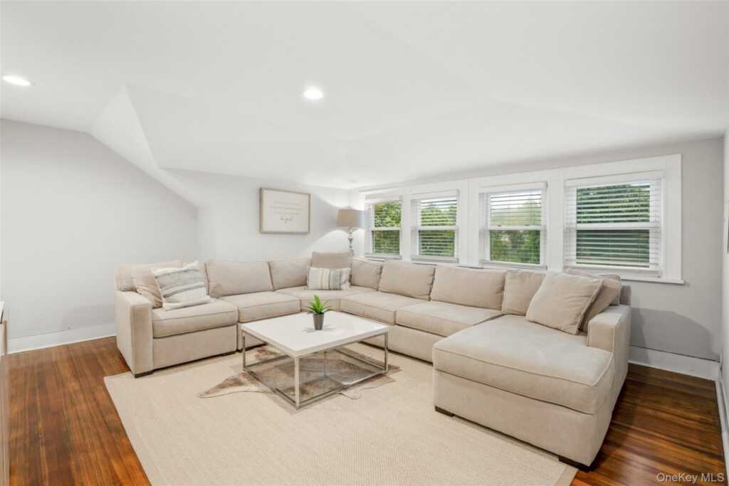 20 Elk Avenue, New Rochelle, NY 10804 - Photo 36 of 47