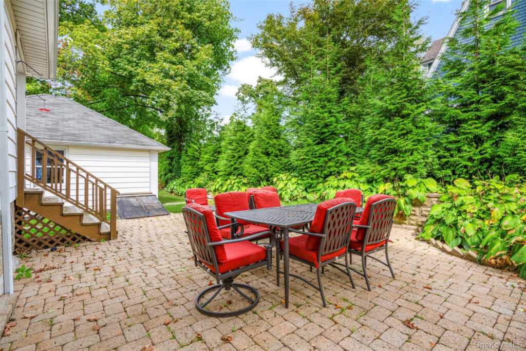 20 Elk Avenue, New Rochelle, NY 10804 - Photo 42 of 47