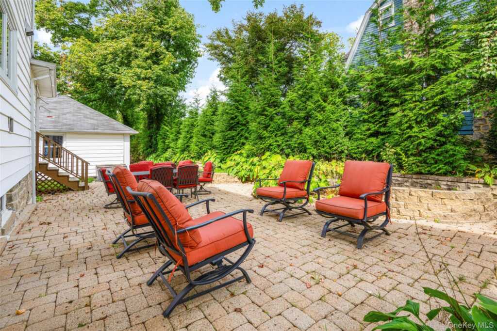 20 Elk Avenue, New Rochelle, NY 10804 - Photo 43 of 47