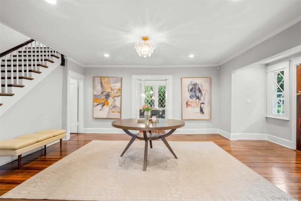 20 Elk Avenue, New Rochelle, NY 10804 - Photo 5 of 47