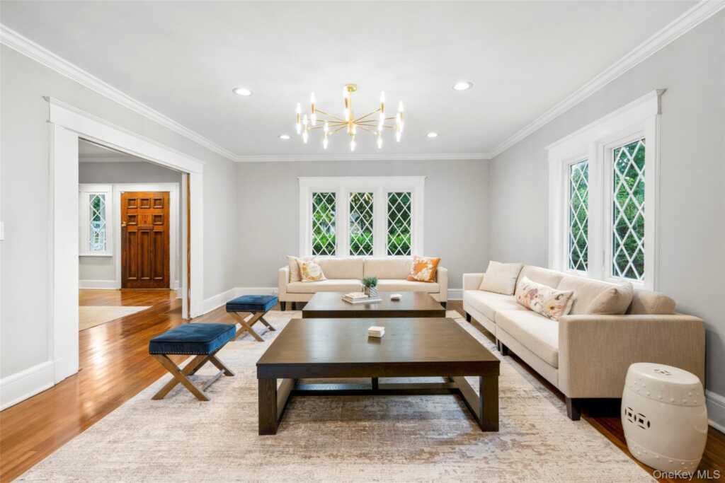 20 Elk Avenue, New Rochelle, NY 10804 - Photo 8 of 47