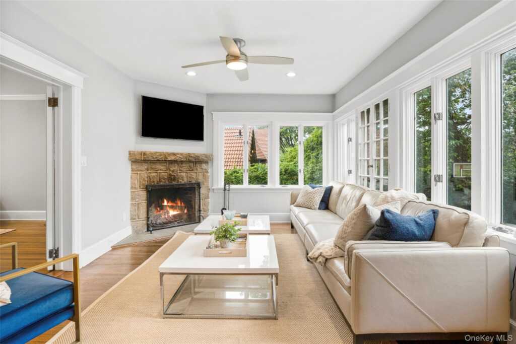 20 Elk Avenue, New Rochelle, NY 10804 - Photo 9 of 47