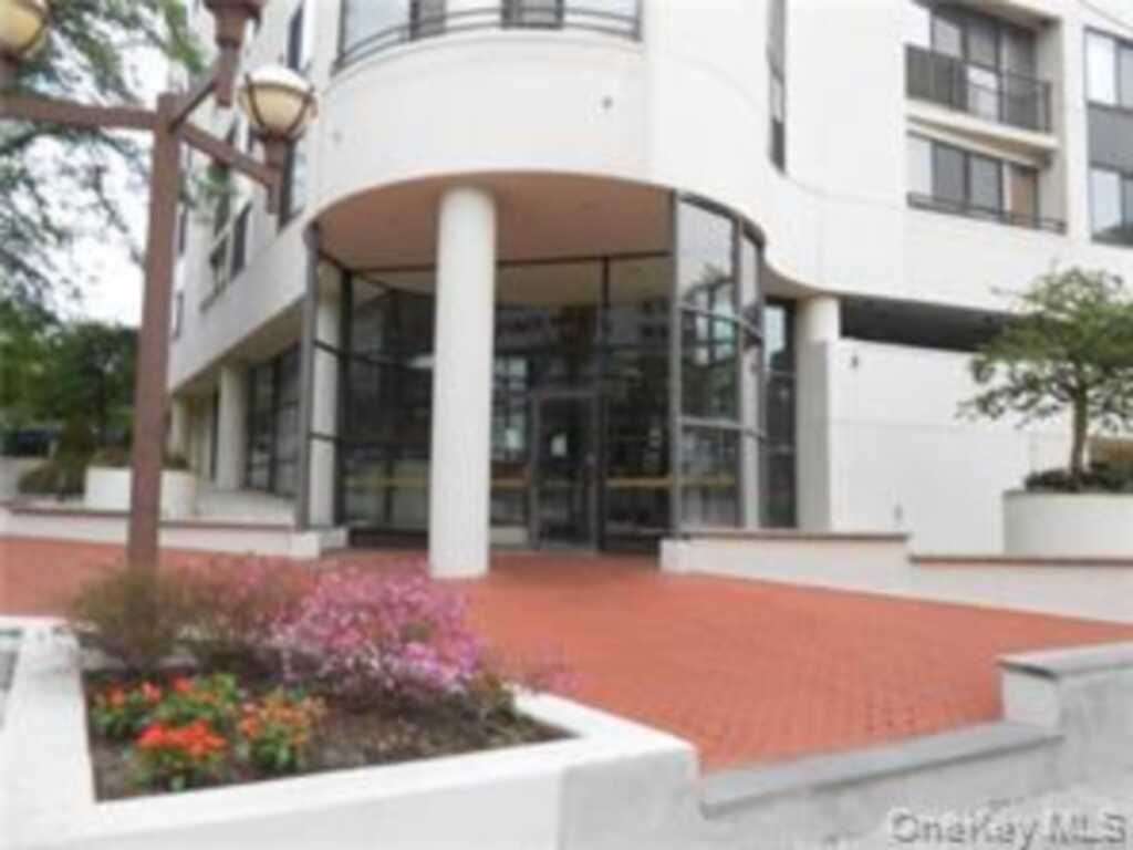 10 Cottage Place, Unit #4F, White Plains, NY 10601