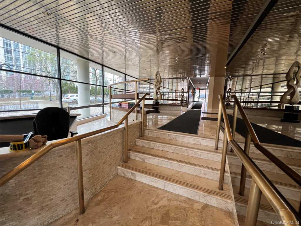 10 Cottage Place, Unit #4F, White Plains, NY 10601 - Photo 3 of 22