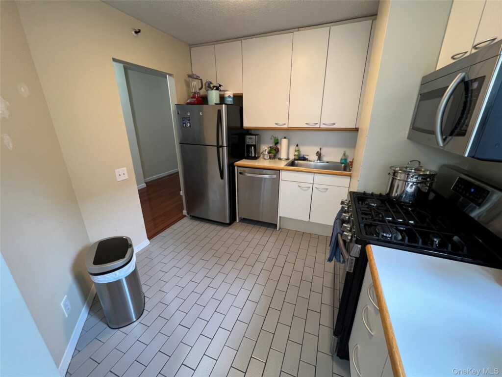 10 Cottage Place, Unit #4F, White Plains, NY 10601 - Photo 8 of 22