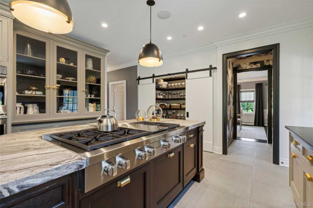 20 Woodland Drive, Rye, NY 10573 - Photo 10 of 33