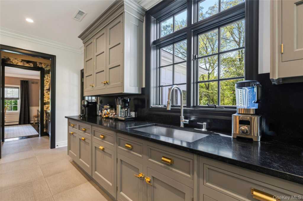 20 Woodland Drive, Rye, NY 10573 - Photo 11 of 33