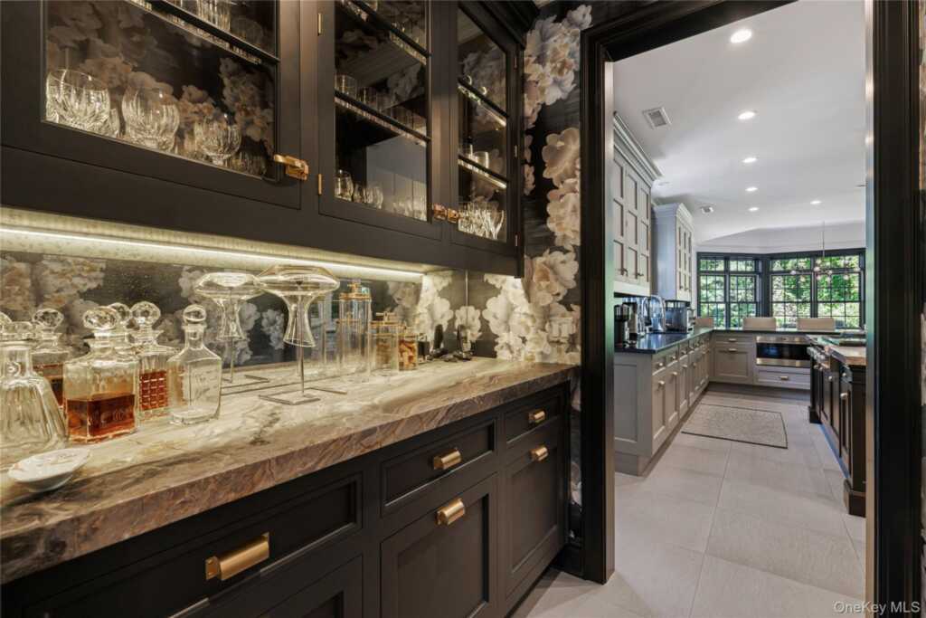 20 Woodland Drive, Rye, NY 10573 - Photo 6 of 33