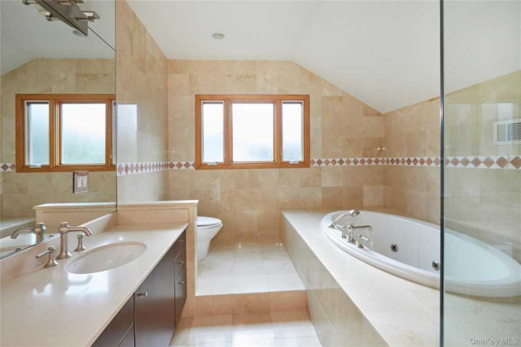 179 Van Etten Boulevard, New Rochelle, NY 10804 - Photo 15 of 28