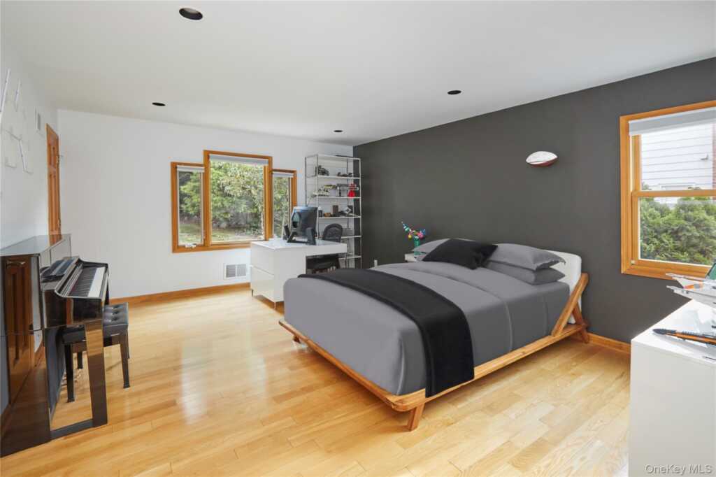 179 Van Etten Boulevard, New Rochelle, NY 10804 - Photo 22 of 28