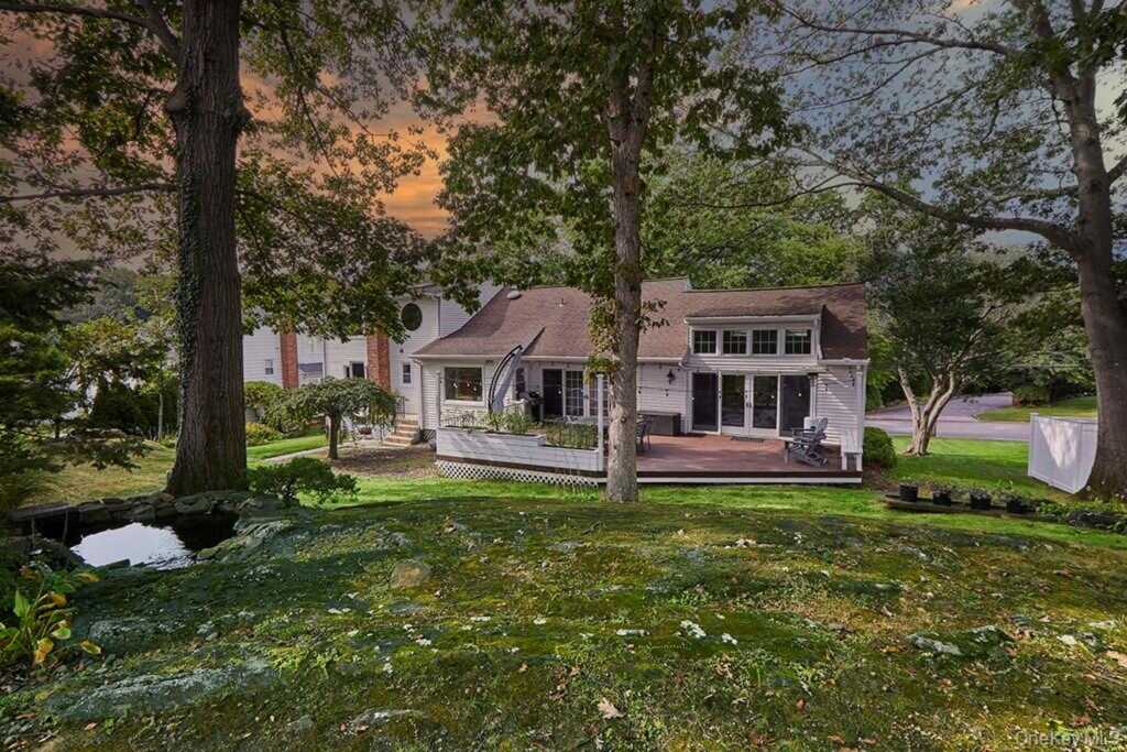 179 Van Etten Boulevard, New Rochelle, NY 10804 - Photo 3 of 28