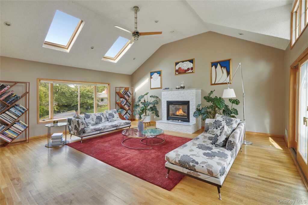 179 Van Etten Boulevard, New Rochelle, NY 10804 - Photo 4 of 28