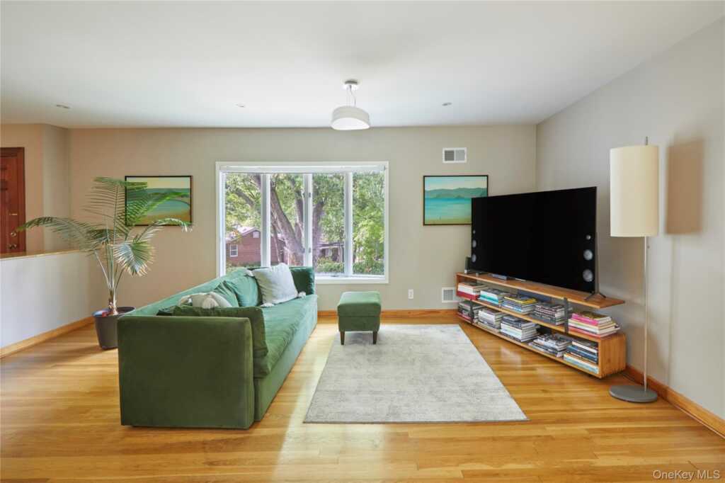 179 Van Etten Boulevard, New Rochelle, NY 10804 - Photo 7 of 28