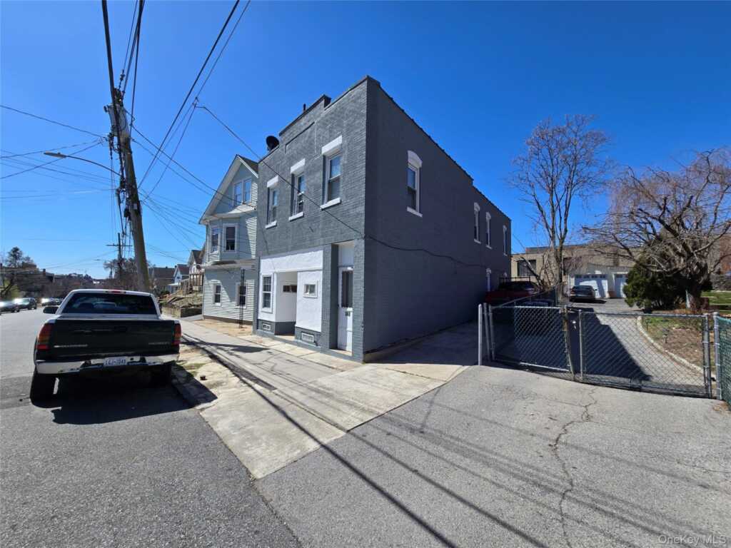 340 Locust Avenue, Rye, NY 10573 - Photo 5 of 29