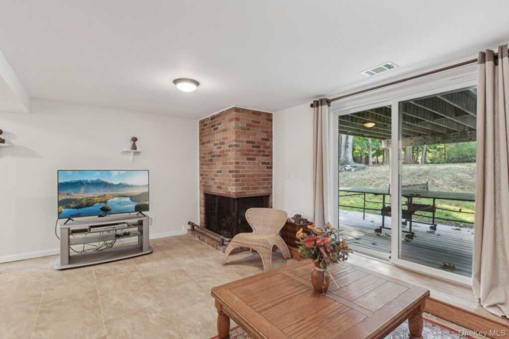 203 Hilltop Drive, Nyack, NY 10960 - Photo 15 of 24