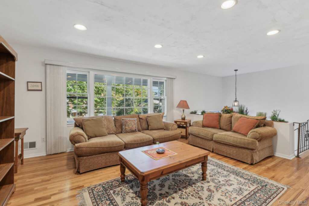 203 Hilltop Drive, Nyack, NY 10960 - Photo 4 of 24