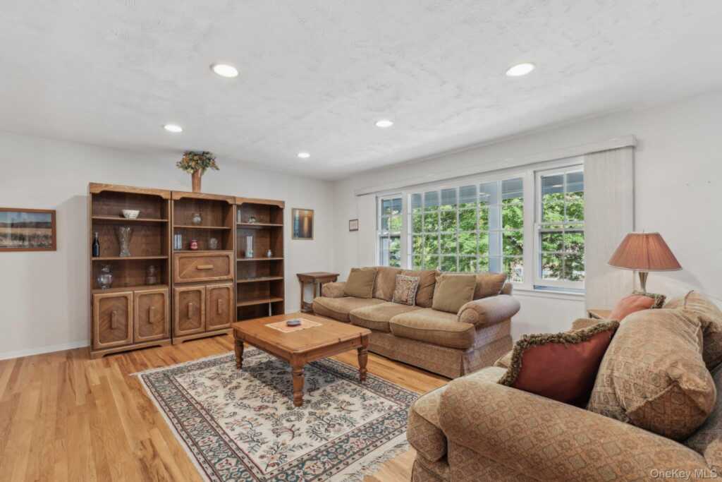 203 Hilltop Drive, Nyack, NY 10960 - Photo 5 of 24