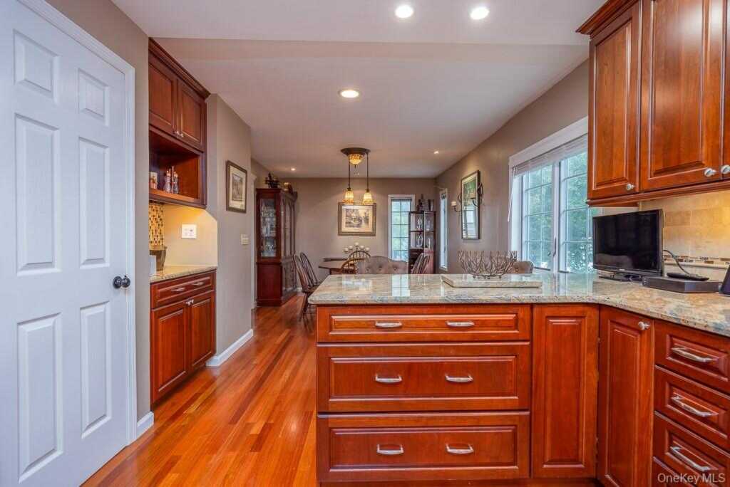 109 John Street, Pearl River, NY 10965 - Photo 8 of 31