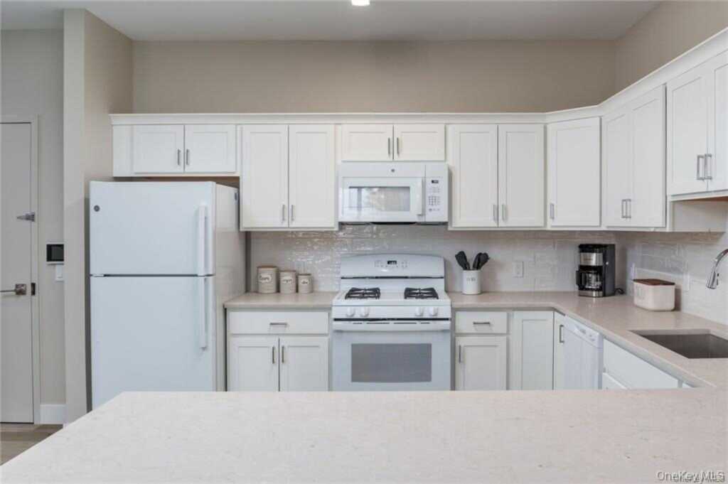 6 Midland Avenue, Nyack, NY 10960 - Photo 2 of 5