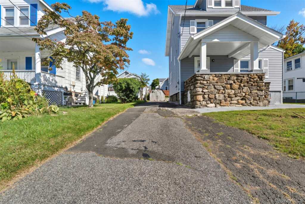 11 Whittemore Place, Rye, NY 10573 - Photo 2 of 43