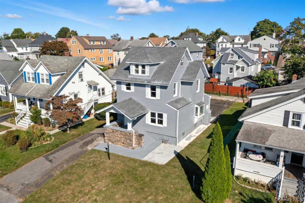 11 Whittemore Place, Rye, NY 10573 - Photo 4 of 43