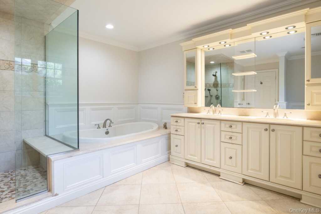 15 Rockinghorse Trail, Rye, NY 10573 - Photo 12 of 25