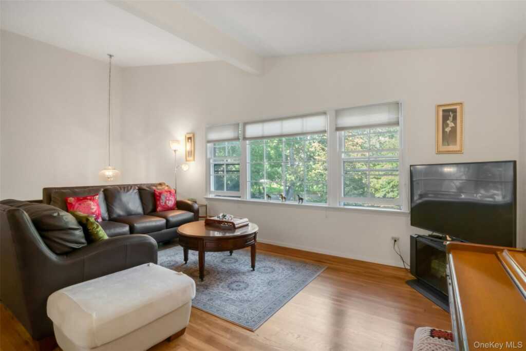 95 Emerson Avenue, New Rochelle, NY 10801 - Photo 3 of 27