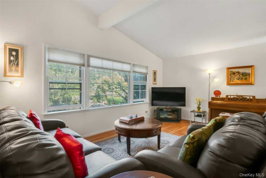 95 Emerson Avenue, New Rochelle, NY 10801 - Photo 4 of 27