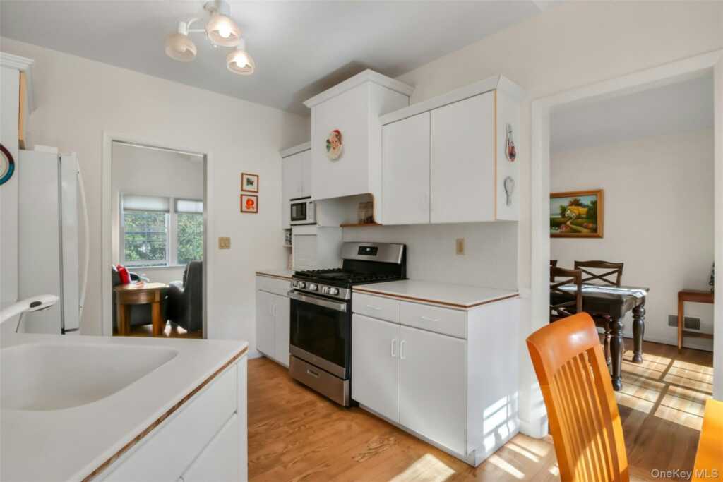 95 Emerson Avenue, New Rochelle, NY 10801 - Photo 8 of 27