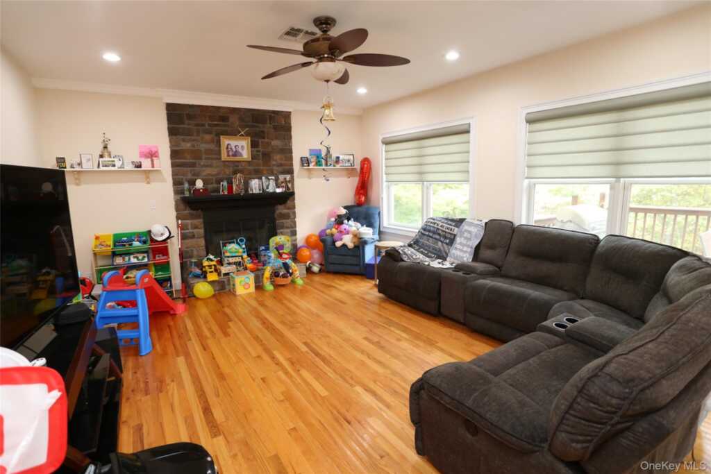 79 Hall Avenue, New City, NY 10956 - Photo 11 of 50