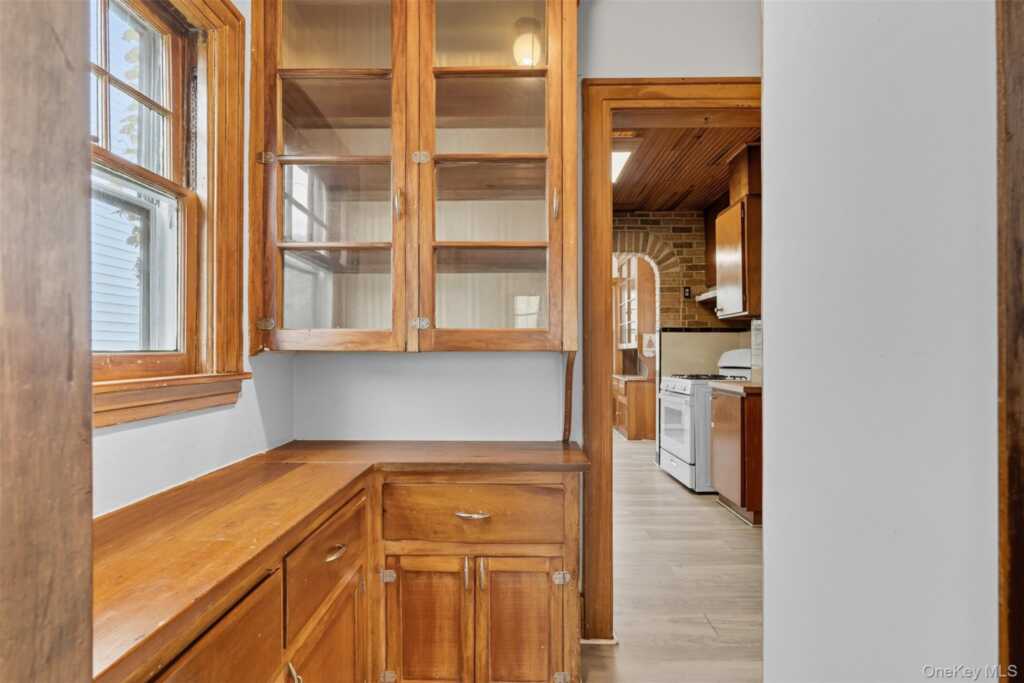 102 Washington Avenue, Suffern, NY 10901 - Photo 8 of 29