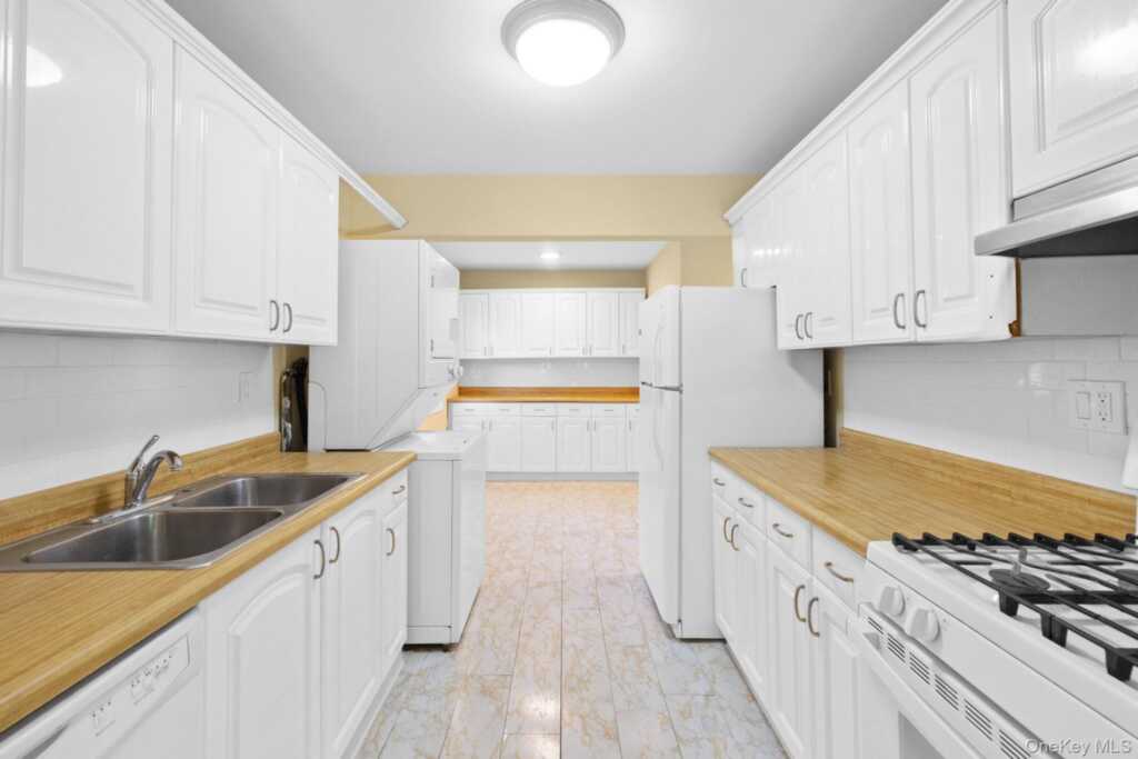 7 Church Lane, Unit #C, Valley Cottage, NY 10989 - Photo 10 of 24