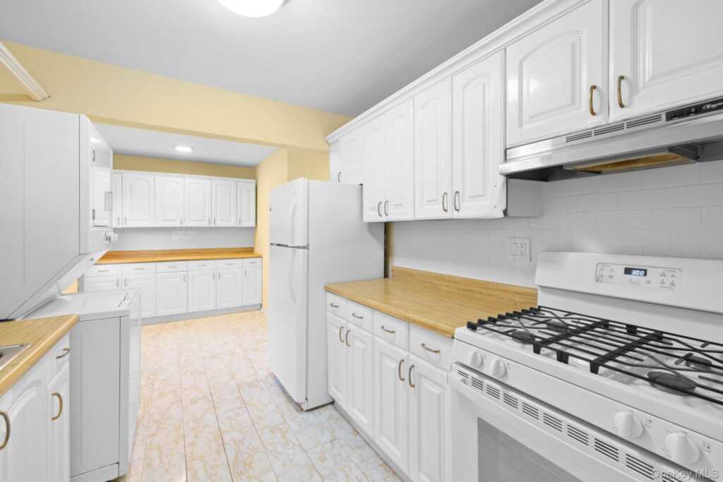 7 Church Lane, Unit #C, Valley Cottage, NY 10989 - Photo 11 of 24