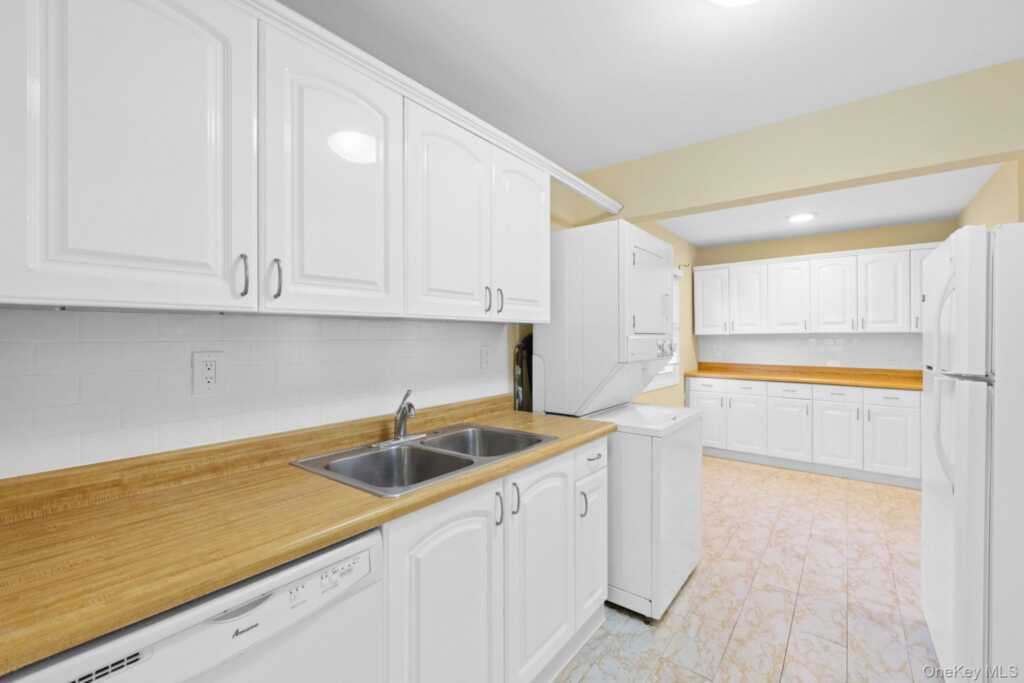 7 Church Lane, Unit #C, Valley Cottage, NY 10989 - Photo 12 of 24